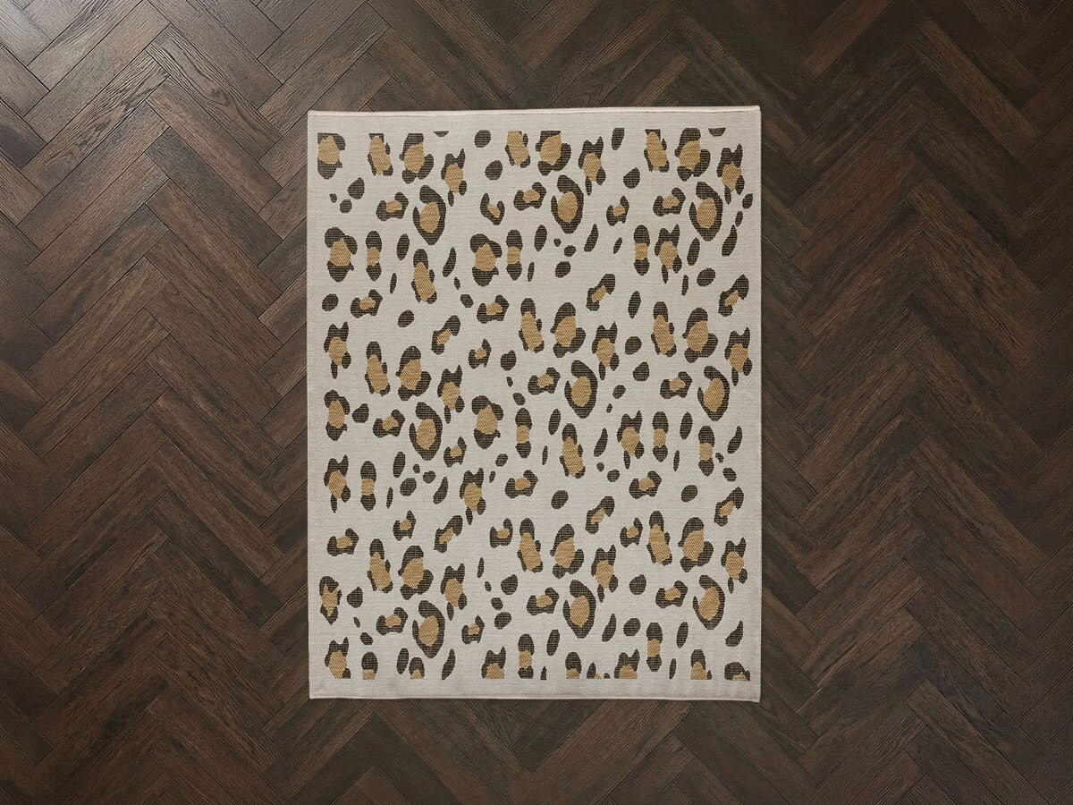 Geweven vloerkleed in de kleur FAUVE met luipaardprint