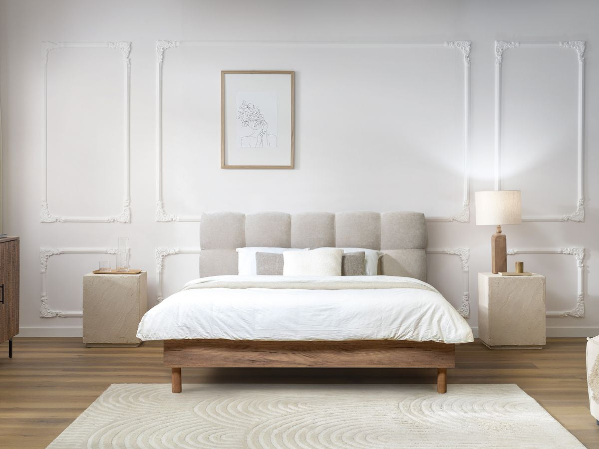 Lit KUMO tissu lisse lattes massives pieds en bois naturel