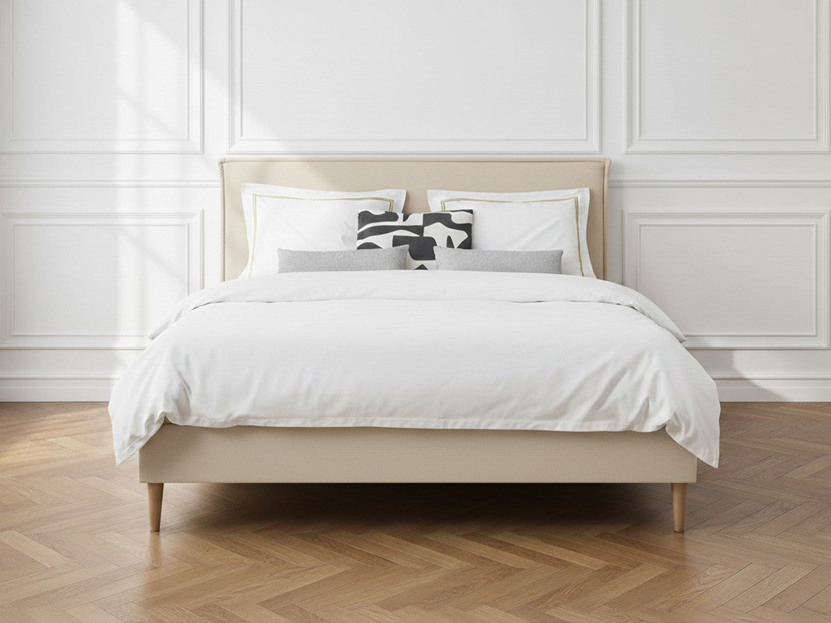 Lit SARY avec lattes massives pieds en bois naturel