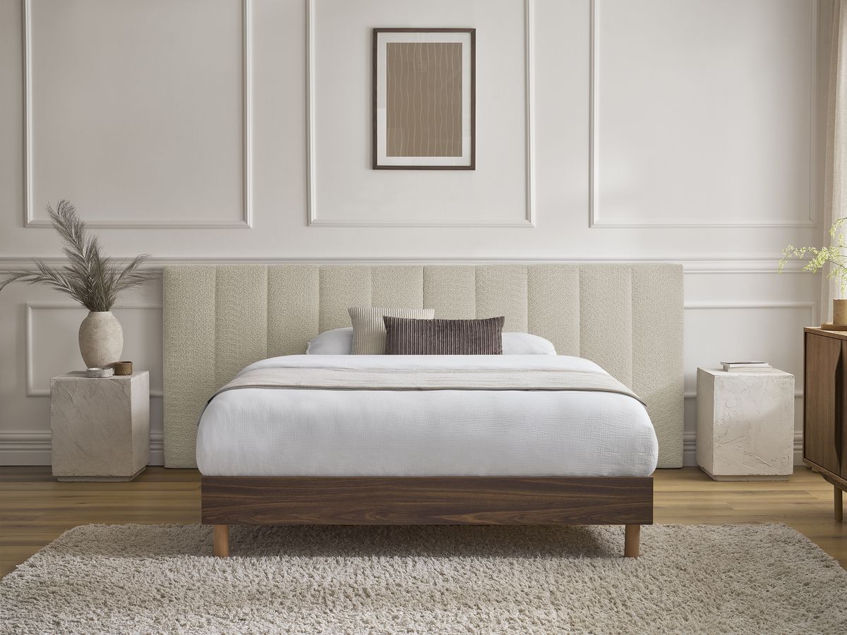 Lit TIMO bois foncé avec lattes massives