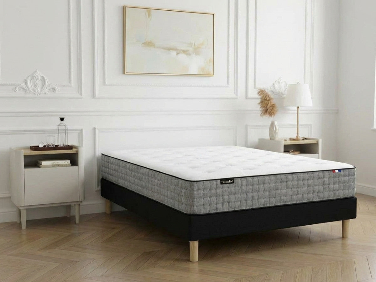 Ensemble matelas SUZANNE 30 cm 672 ressorts ensachés 7 zones + sommier tapissier + pieds