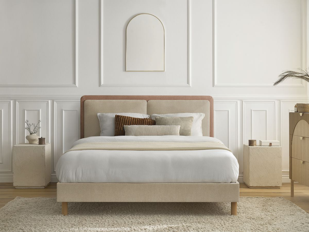 MARA bed in tweekleurige structuurstof met massieve lattenbodem