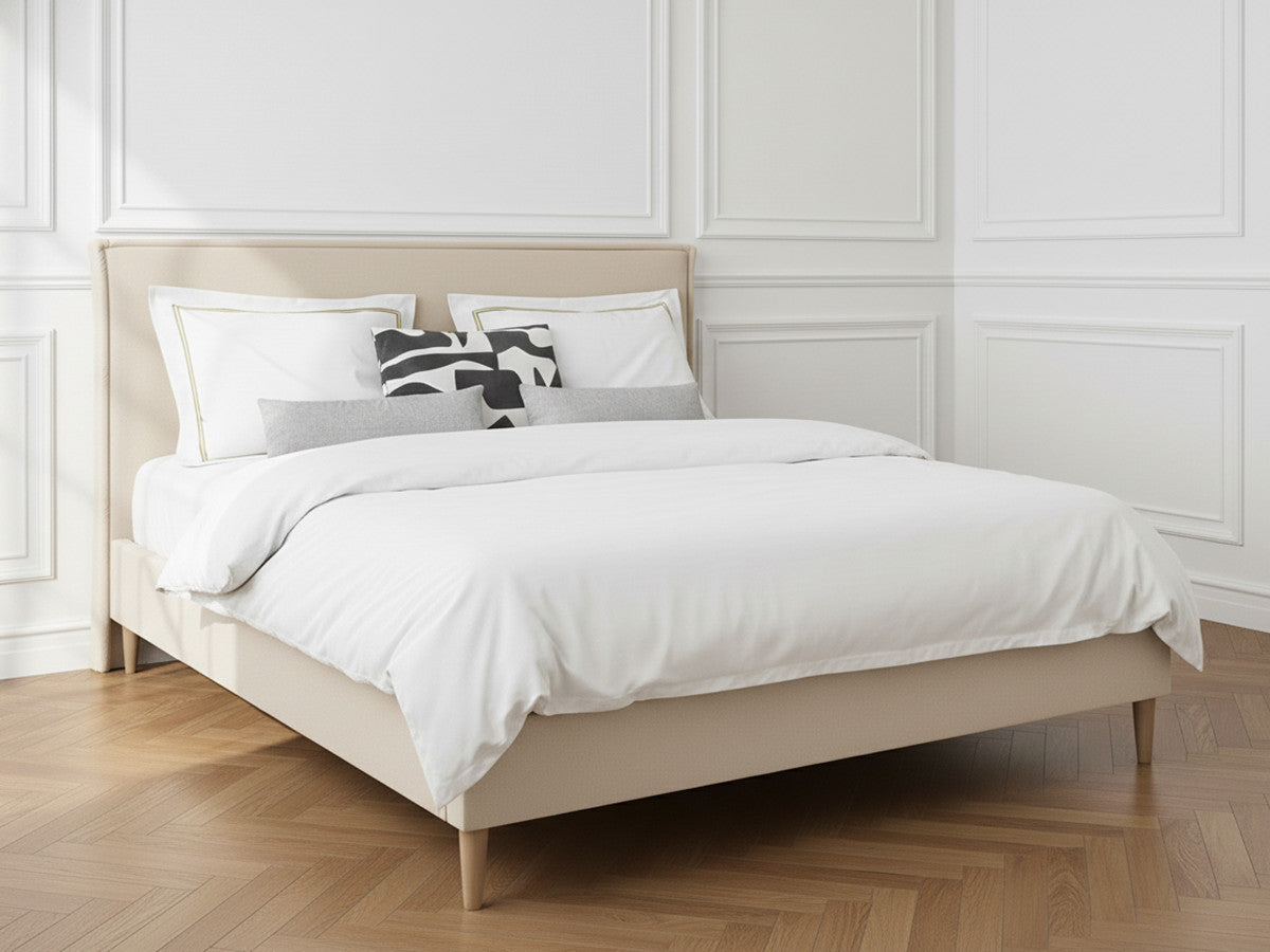 SARY bed met massieve lattenbodem en poten van natuurlijk hout